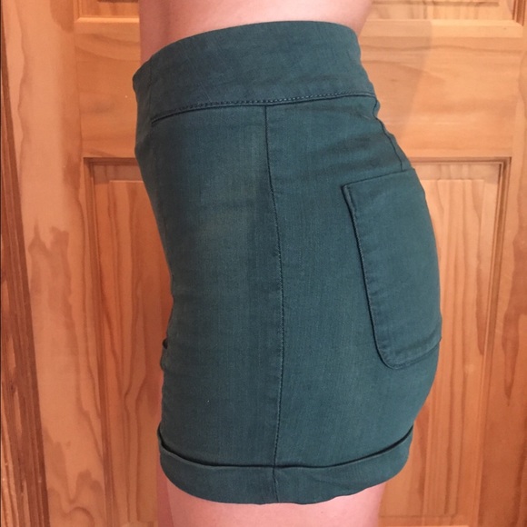 High Waisted Stretch Shorts - Picture 2 of 3